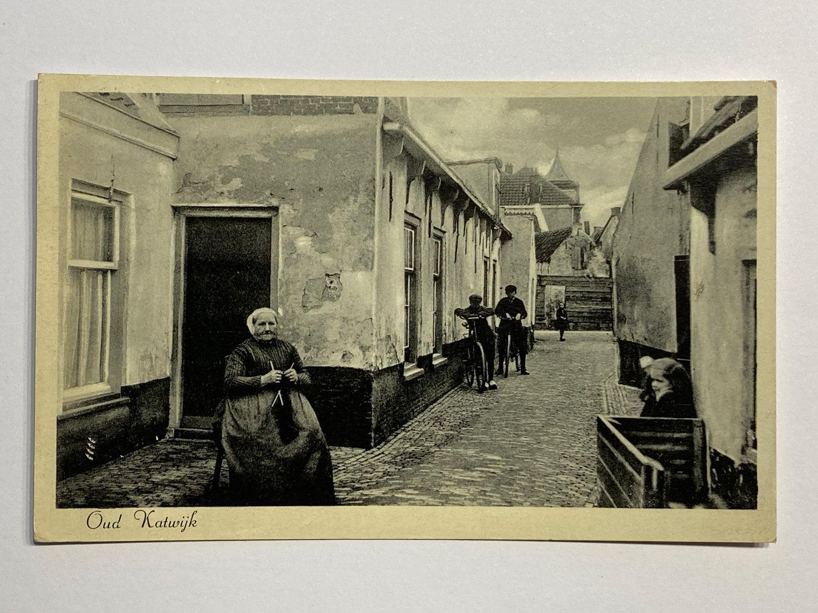 Oude ansichtkaart, Oud Katwijk - Vrouw 1939, Verzenden, 1920 tot 1940, Gelopen, Zuid-Holland