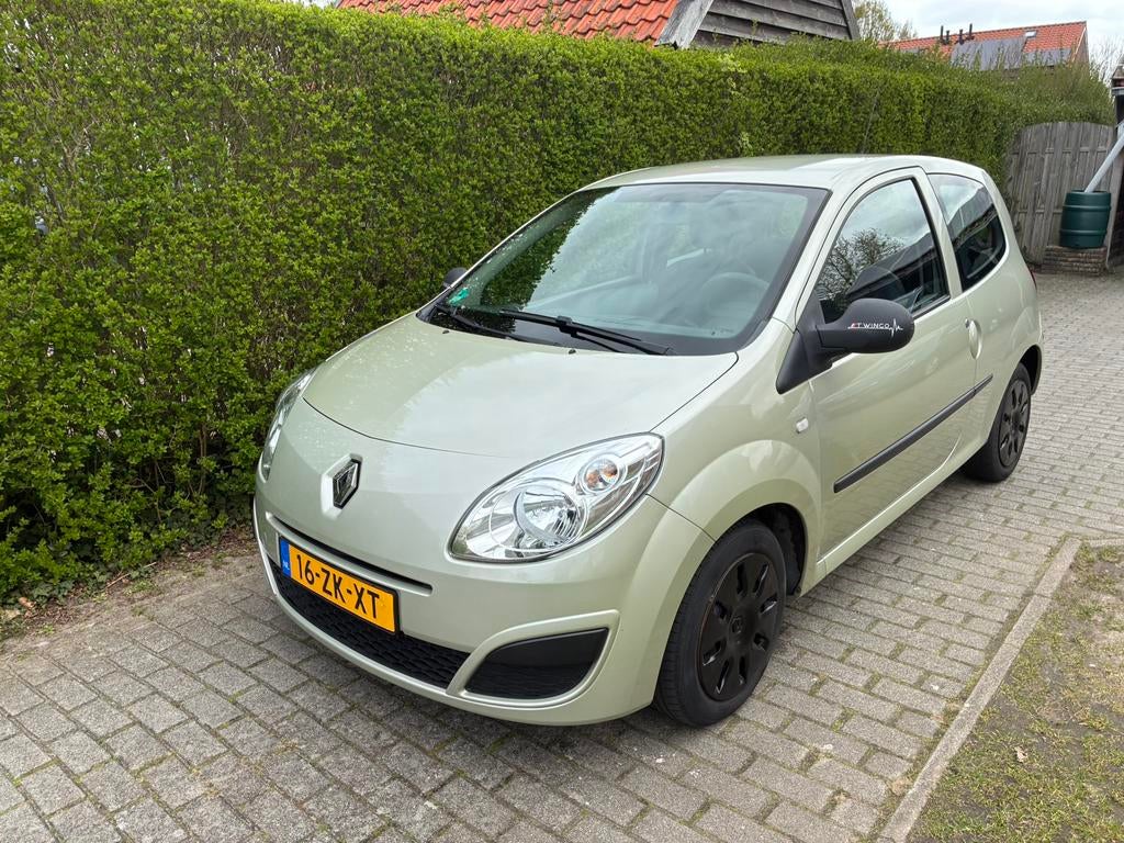 Renault Twingo 1.2 16V 2008 Geel Airco APK 25-5-2027!, Auto's, Voorwielaandrijving, 31 €/maand, 4 cilinders, 4 stoelen