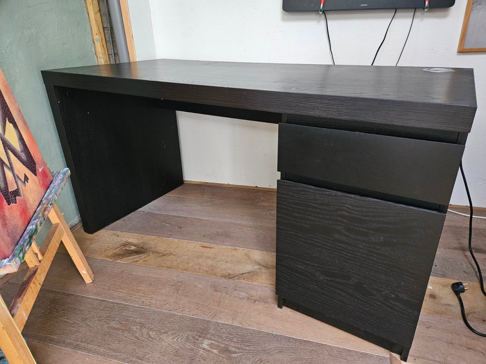 Zwart bureau (Ikea, Malm) met lades en geïntegreerd stopcont, Huis en Inrichting, Bureaus, Ophalen, Zwart, Gebruikt, Stopcontact