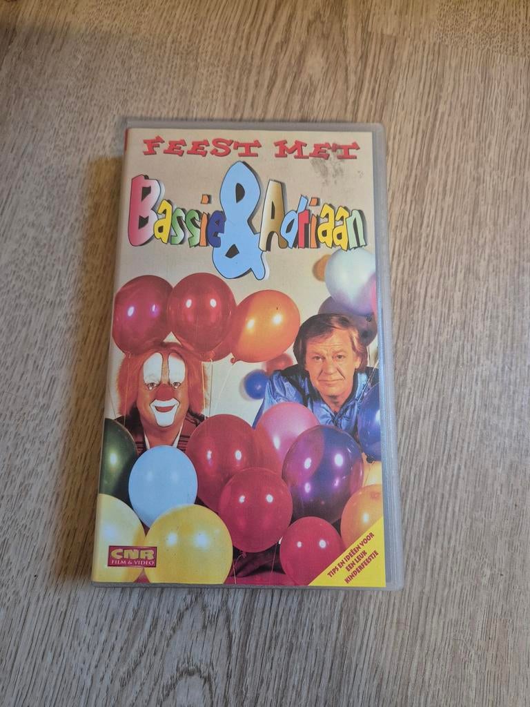 Feest met Bassie en Adriaan VHS videoband, Cd's en Dvd's, VHS | Kinderen en Jeugd, Ophalen of Verzenden