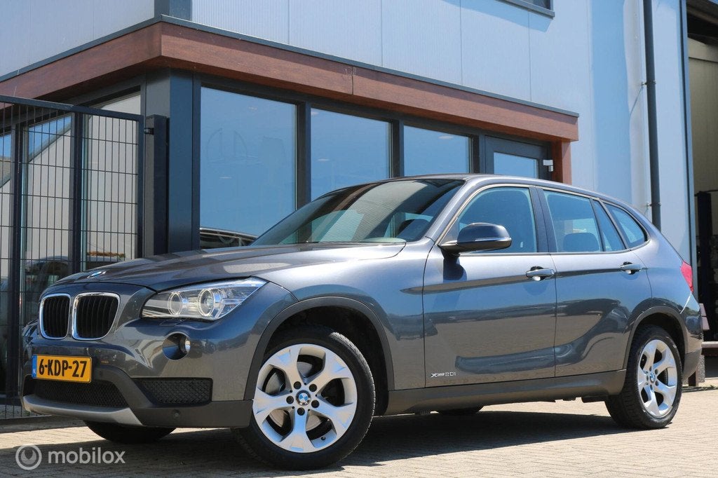 BMW X1 xDrive20i High Executive |Leder|Afn. Trekhaak |NAP, Auto's, BMW, Gebruikt, Euro 6, 4 cilinders, 2000 kg