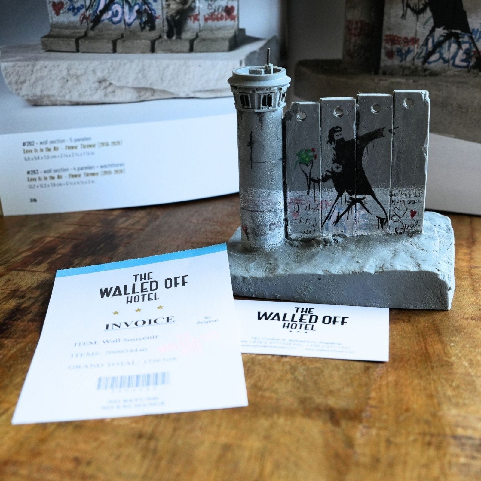 Banksy Walled Off Hotel - Souvenir met Banksy Graffiti, Ophalen of Verzenden