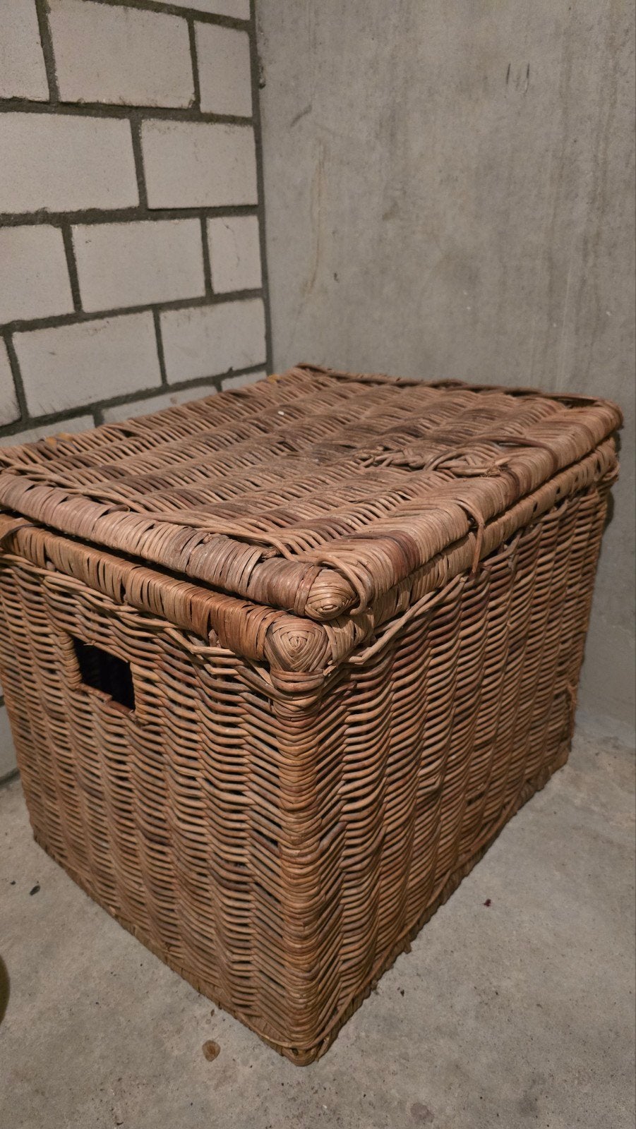 Rieten box. 47 bij 60 en 42 cm., Huis en Inrichting, Ophalen of Verzenden