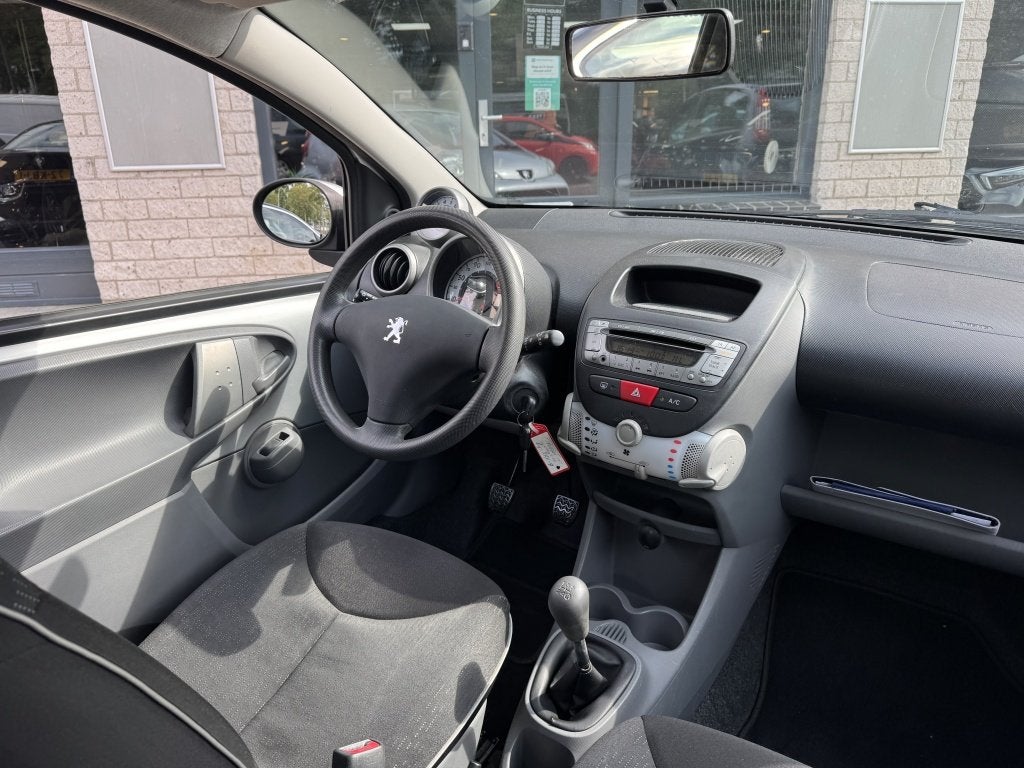 Peugeot 107 1.0-12V 5Drs Airco Nieuwe apk Keurig onderhouden, Euro 5, Gebruikt, Metallic lak, 4 stoelen