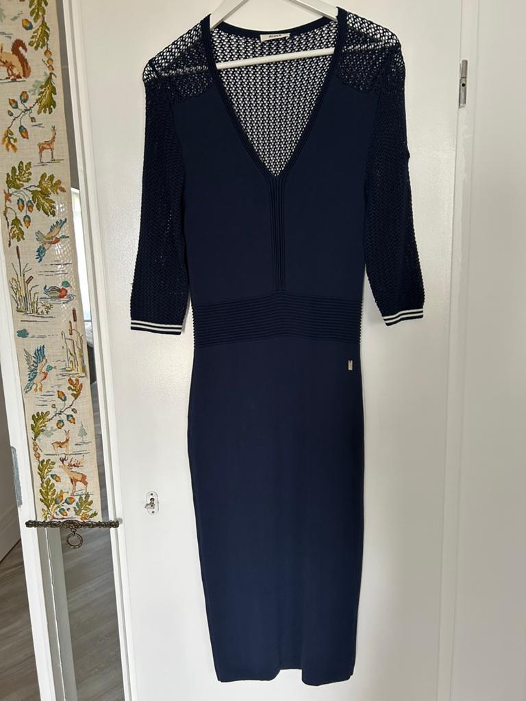Anna van Toor Jurk Maat L - Donkerblauw met opengewerkte det, Blauw, Maat 42/44 (L), Ophalen of Verzenden, Zo goed als nieuw