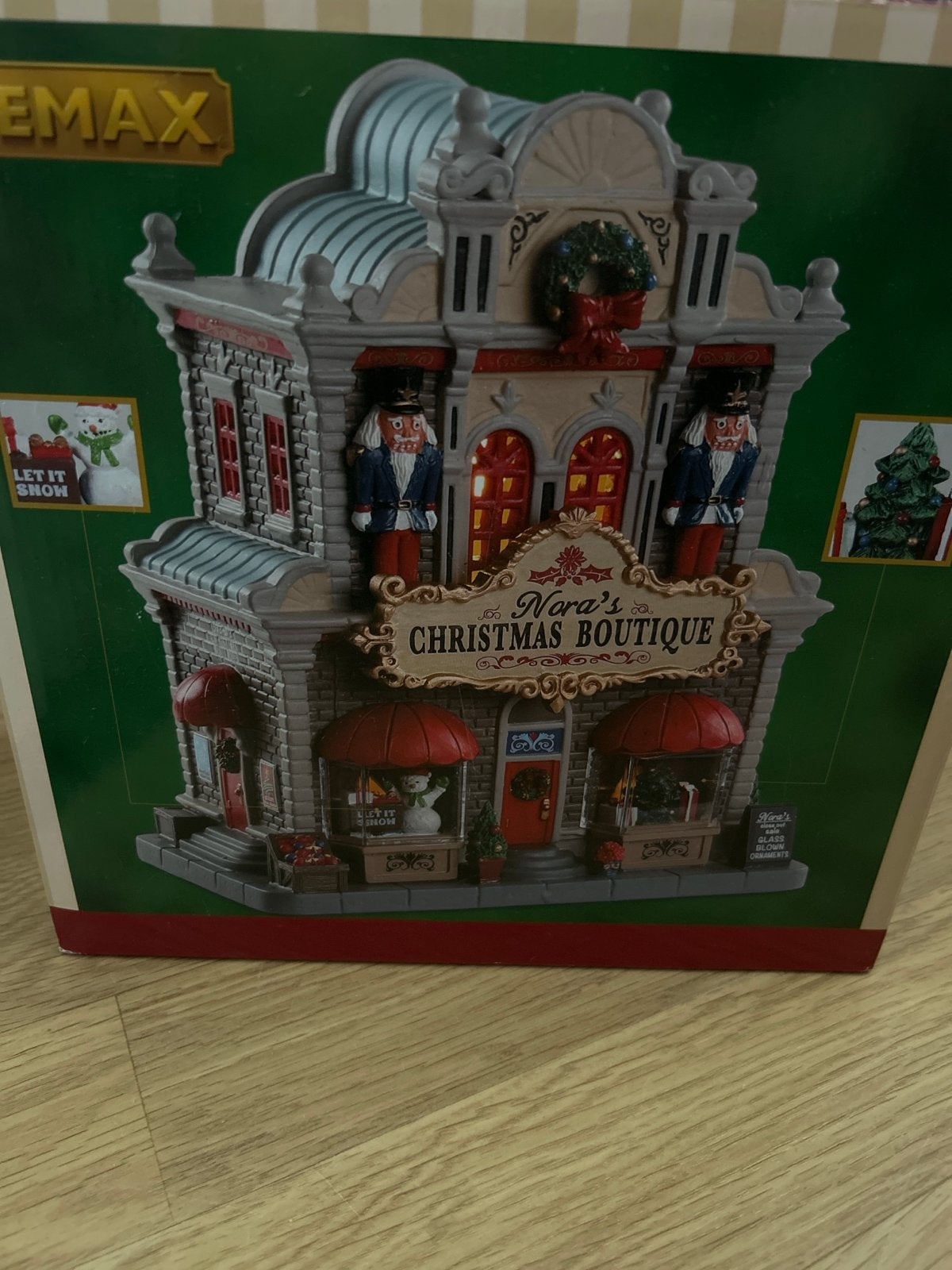 Lemax #85344 Nora’s Christmas Boutique, Ophalen, Nieuw