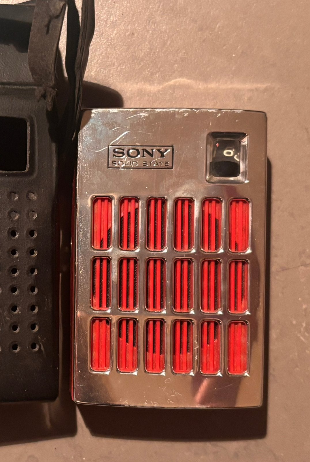 Vintage Sony Solid State portable Transistorradio met hoes, Audio, Tv en Foto, Radio's, Ophalen of Verzenden, Gebruikt, Transistorradio