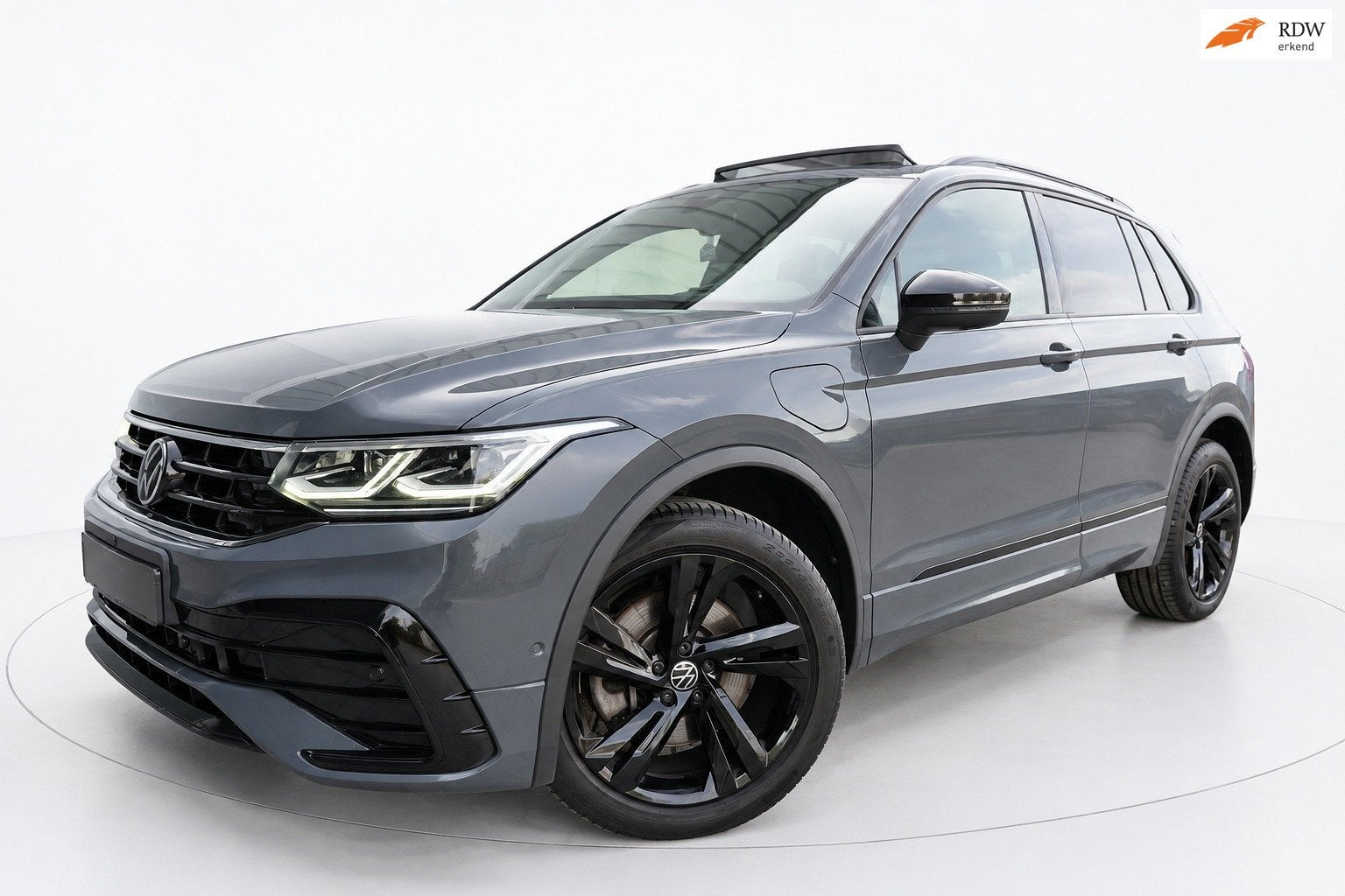 Volkswagen TIGUAN 1.4 TSI eHybrid 3x R LINE PANO VIRTUAL ACC, 4 cilinders, Hybride Elektrisch/Benzine, SUV of Terreinwagen, Te koop