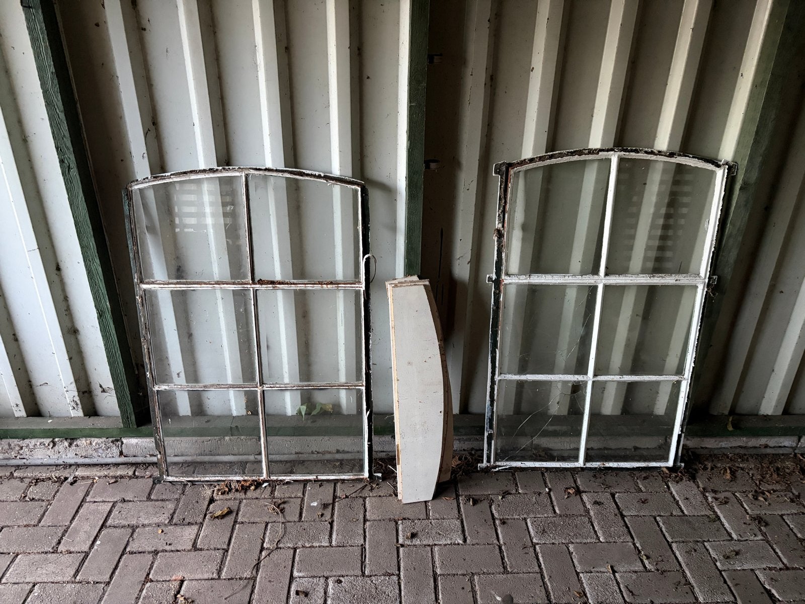 Twee gevelramen met toog, 70x109/114cm, Ophalen, Gevelraam of Ruit, Gebruikt, Minder dan 80 cm