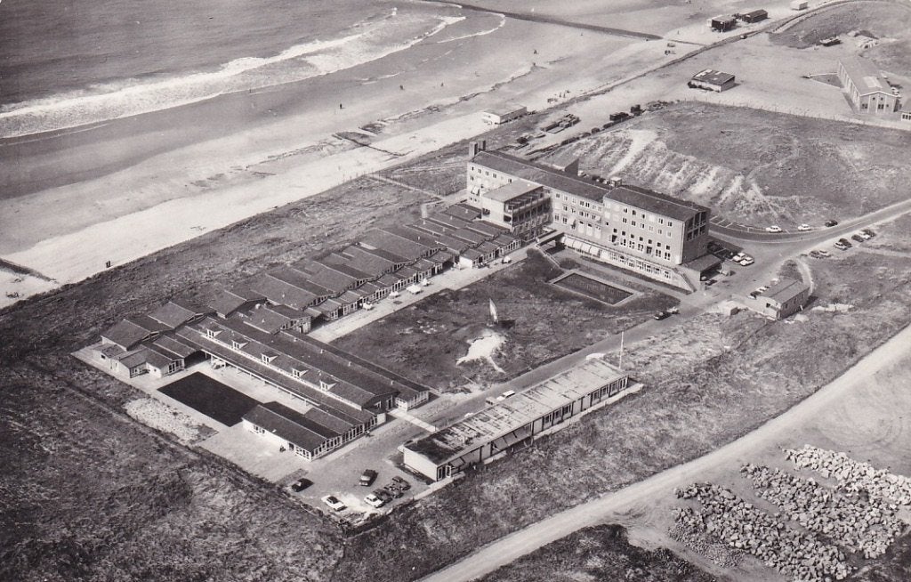 757W Kijkduin luchtfoto KLM, Nederlandsch Zeehospitium, Verzamelen, Ophalen of Verzenden, 1960 tot 1980, Gelopen, Zuid-Holland