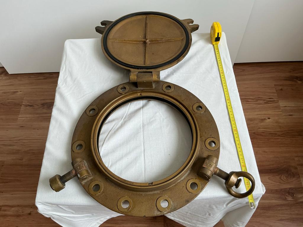 Antiek scheeps patrijspoort van messing, Ophalen