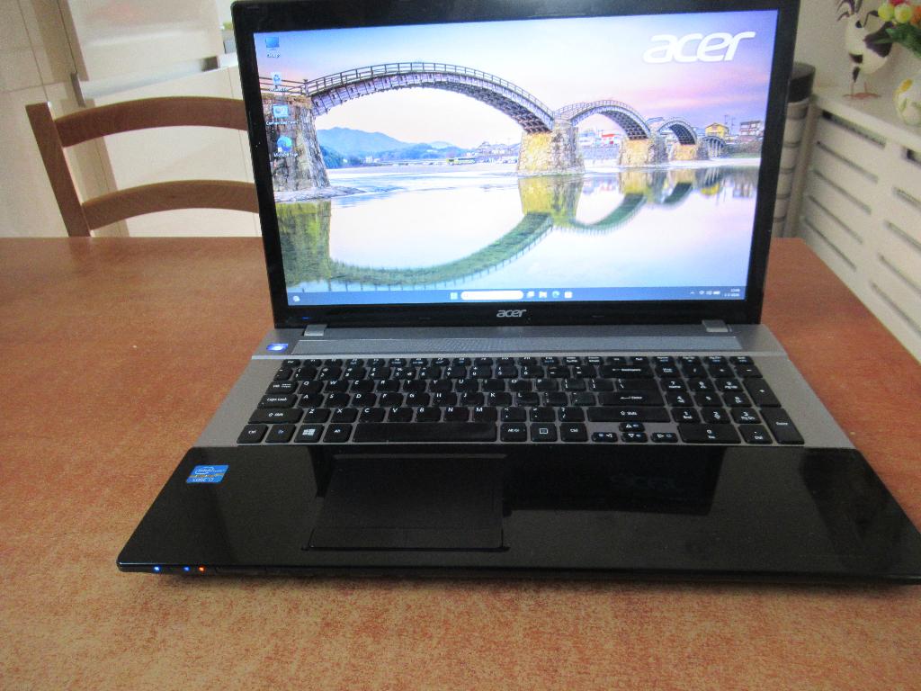 acer aspire v3 731  i7, HDD, 2 tot 3 Ghz, Qwerty, 8 GB