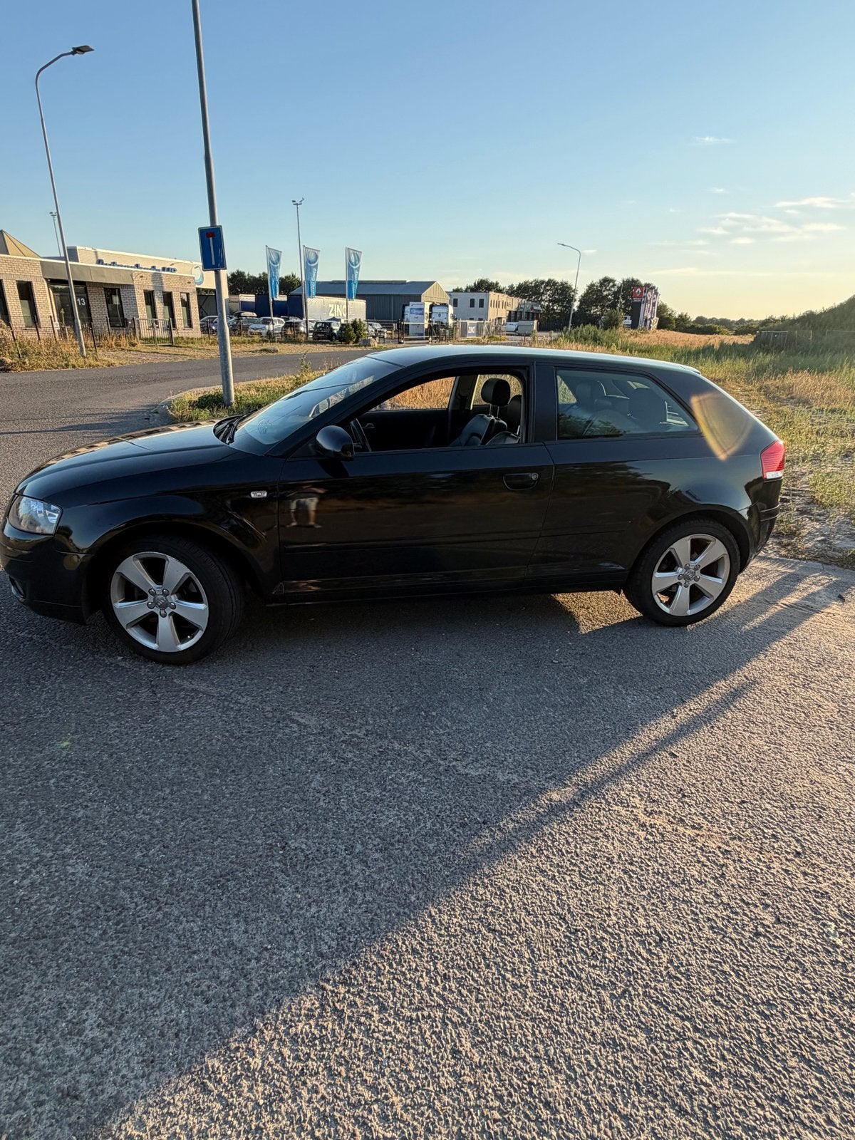 Audi A3 1.6 75KW 3D 2003 Zwart, Auto's, Voorwielaandrijving, 4 cilinders, Zwart, 57 €/maand