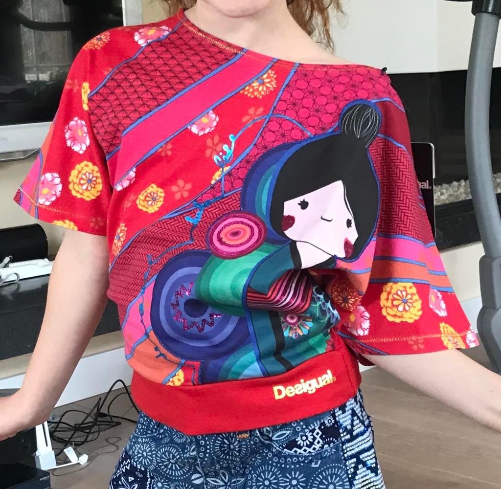 Rood Desigual T-shirt met pailletten, Ophalen of Verzenden, Zo goed als nieuw, Meisje, Shirt of Longsleeve