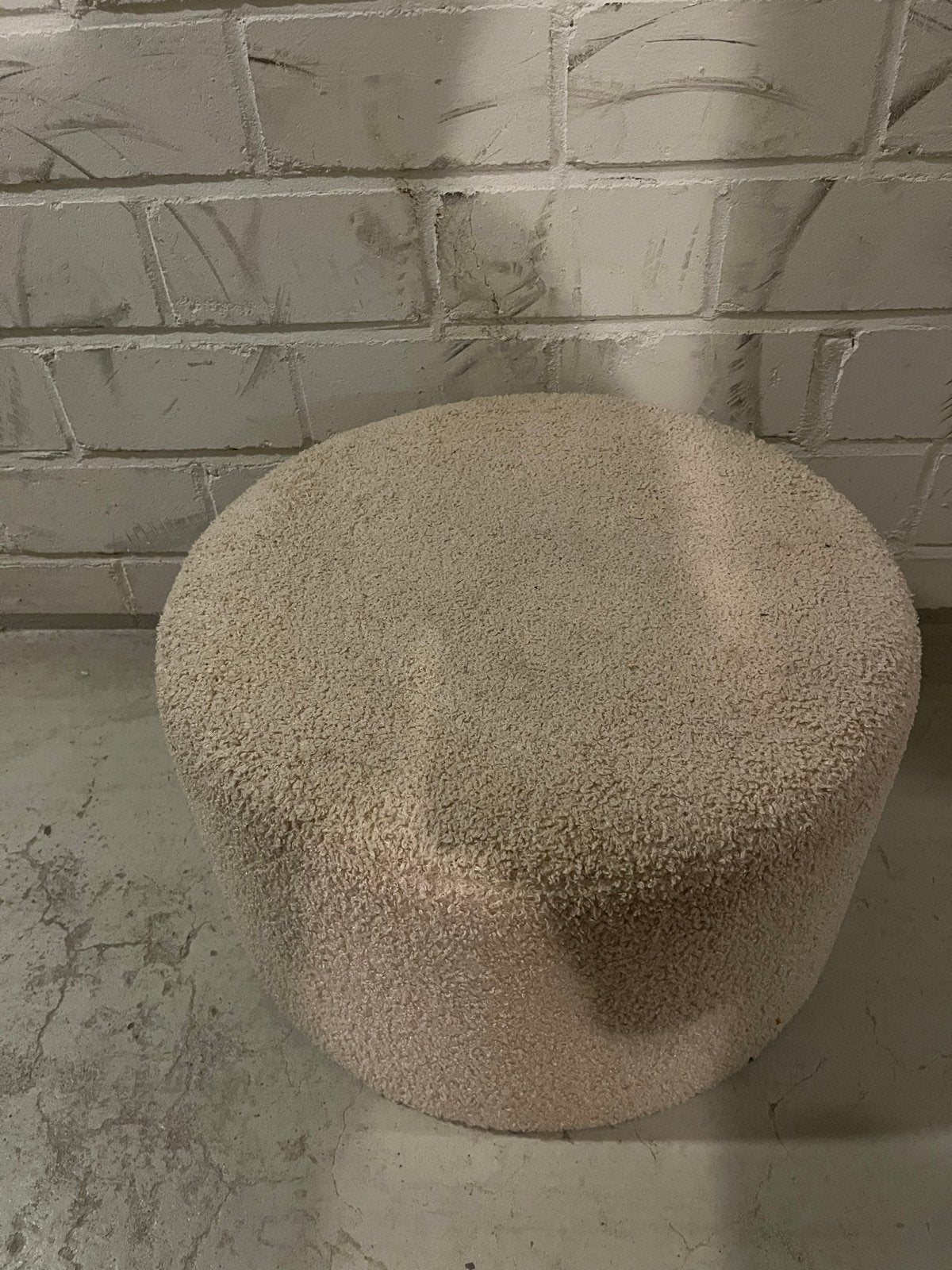 Ronde poef van teddy stof - Crème, Huis en Inrichting, Ophalen, Rond, Minder dan 50 cm, Zo goed als nieuw