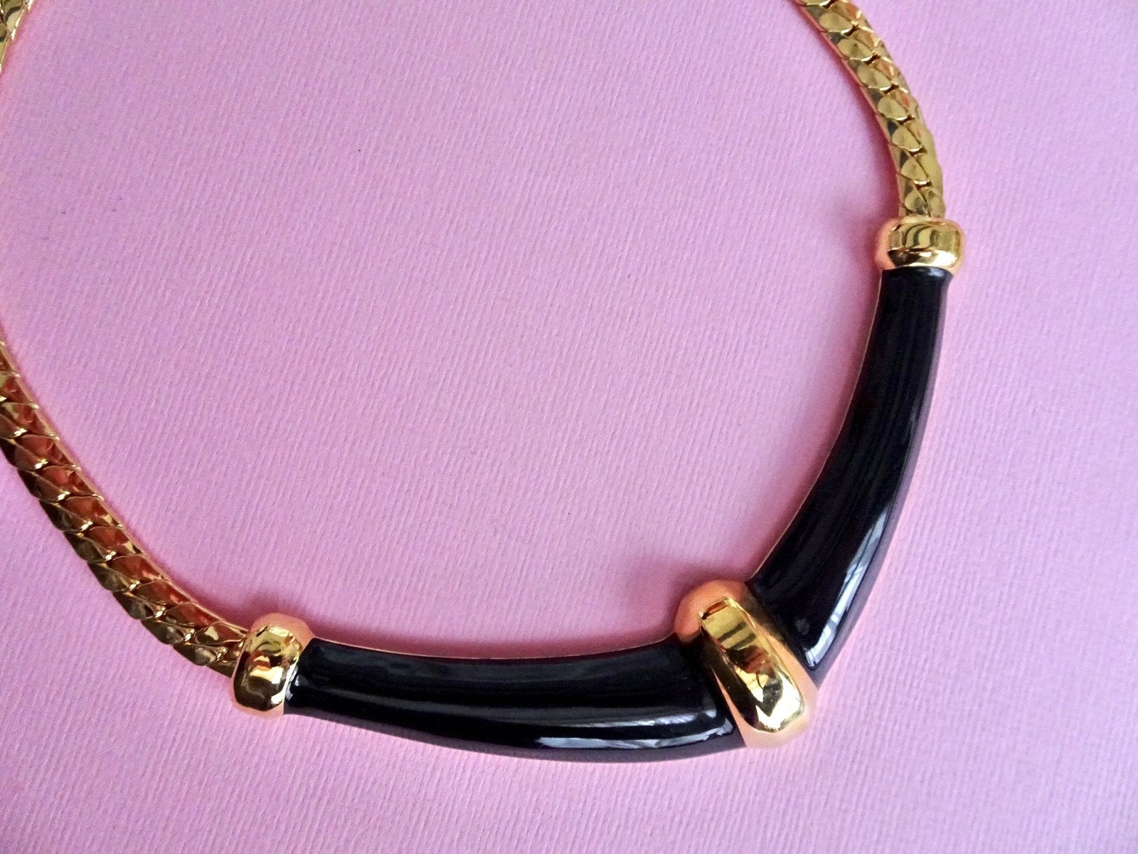 jwg Vintage 60s 70s Monet ketting zwart emaille goud verguld, Sieraden, Tassen en Uiterlijk, Antieke sieraden, Verzenden, Overige materialen