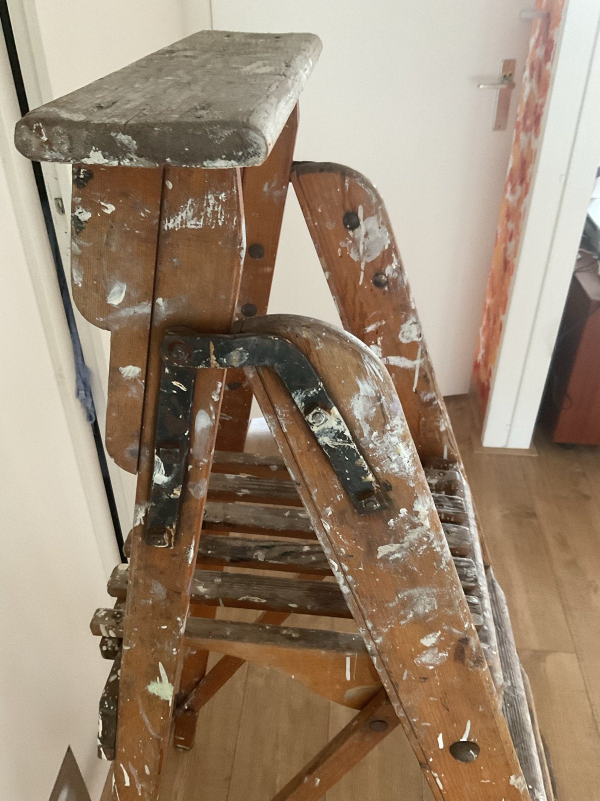 Oude houten schilders trapje, Doe-het-zelf en Verbouw, Ladders en Trappen, Ophalen, Gebruikt, Trap, Opvouwbaar of Inschuifbaar