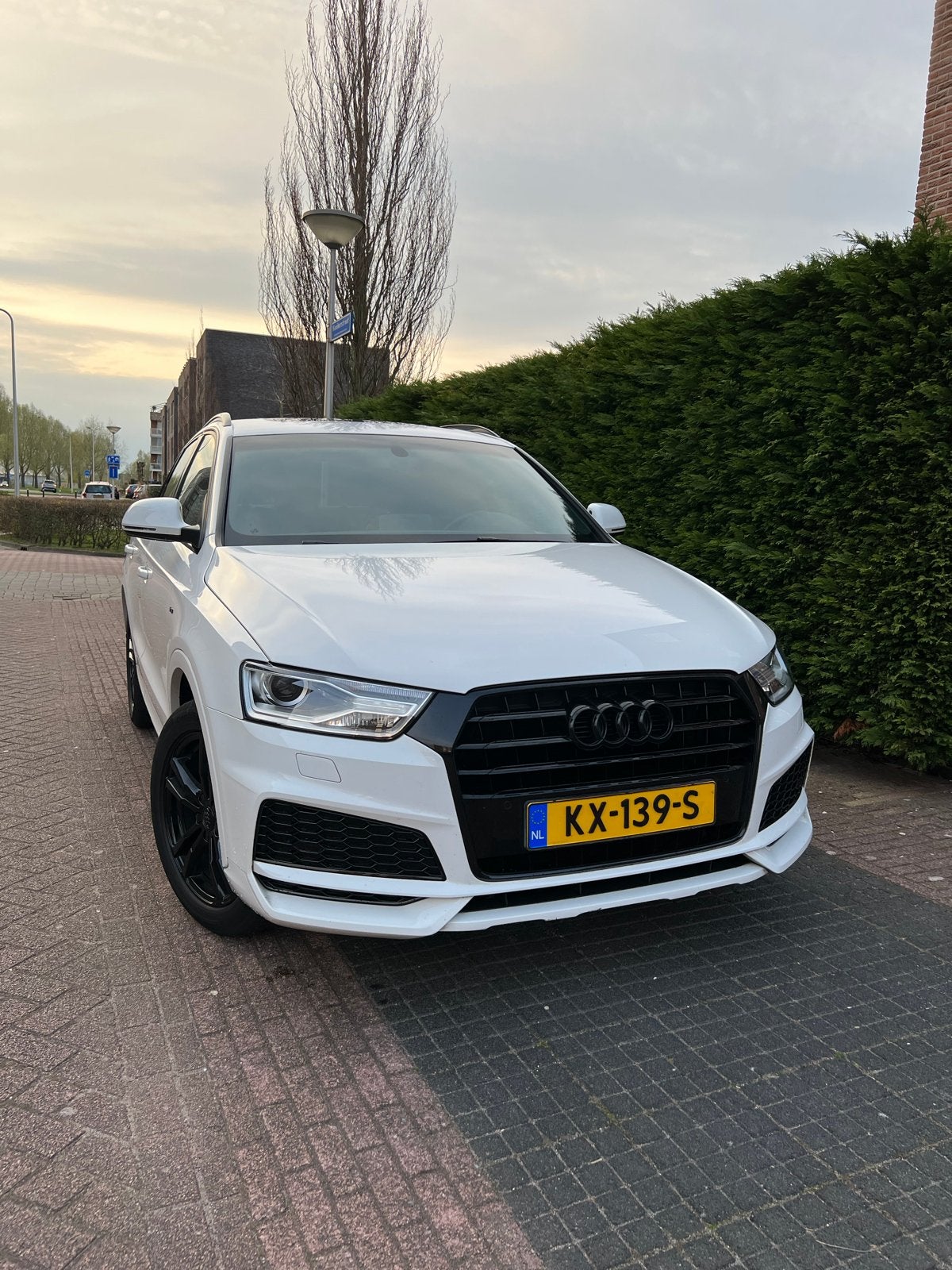 Audi Q3 1.4 Tfsi CoD 150PK S Tronic 2017 Wit, Auto's, Audi, 1380 kg, 1800 kg, 4 cilinders, Lederen bekleding