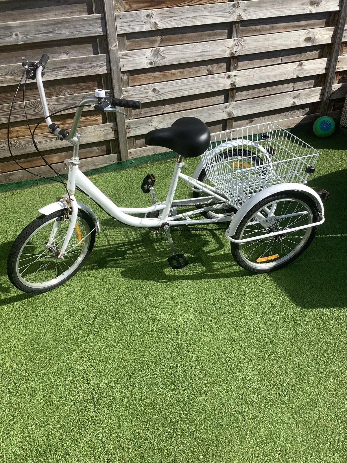Witte 20 inch driewieler fiets met mand voor jonge en oudere, Fietsen en Brommers, Ophalen, Gebruikt, Velgrem
