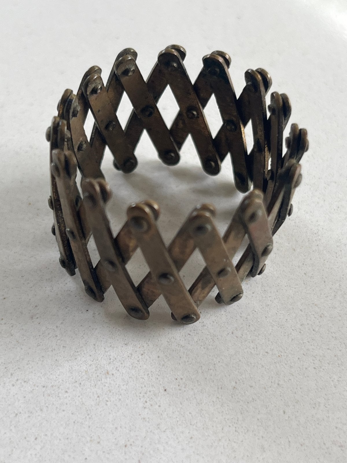 vintage uitbreidbare ring, accordeon- pantograafmechanisme., Sieraden, Tassen en Uiterlijk, Ophalen of Verzenden, Gebruikt, Overige kleuren