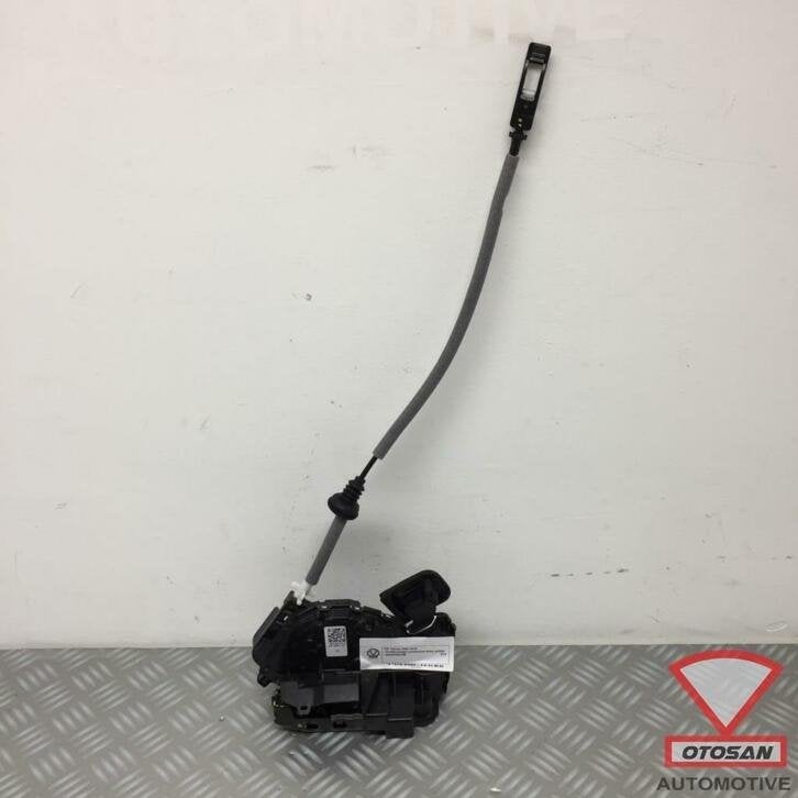 vw tiguan 2018 deurslot portierslot links achter 5na839015b, Gebruikt, Volkswagen, Volkswagen AG, Achter