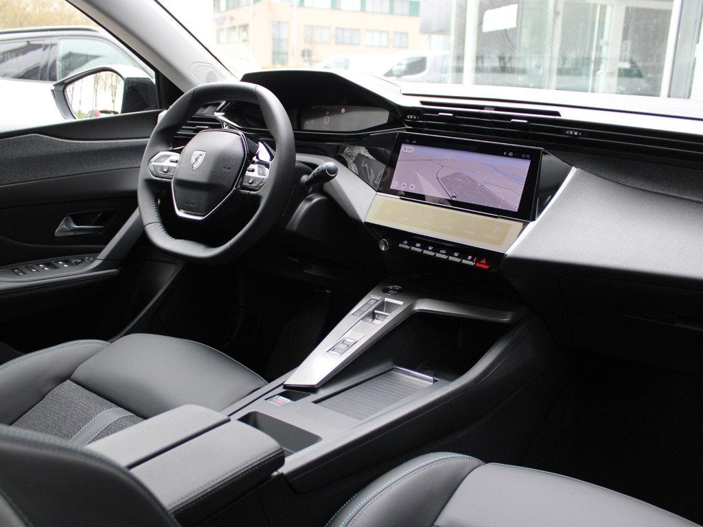 Peugeot 408 1.2 Hybrid 145 e-DCS6 Allure VOORRAAD KORTING, Auto's, Euro 6, 1199 cc, Leder en Stof, Wit