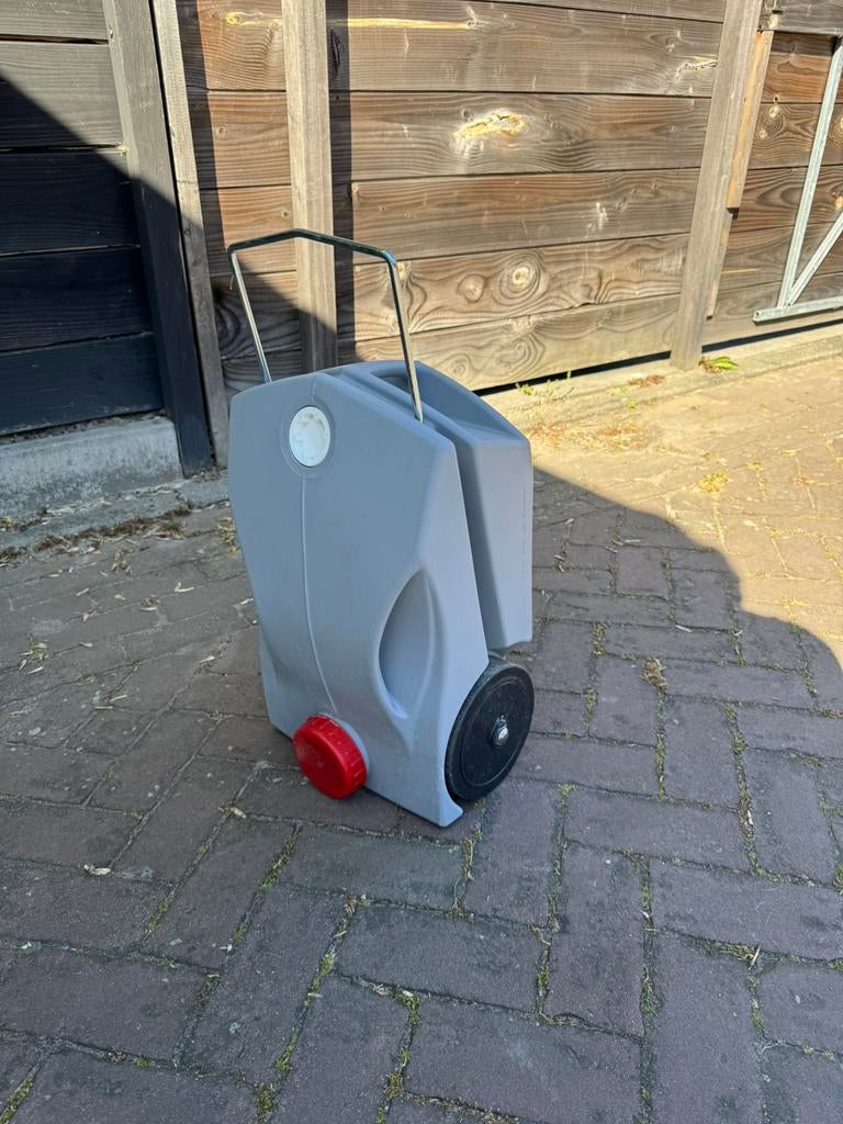 Vuilwatertank, Ophalen, Zo goed als nieuw
