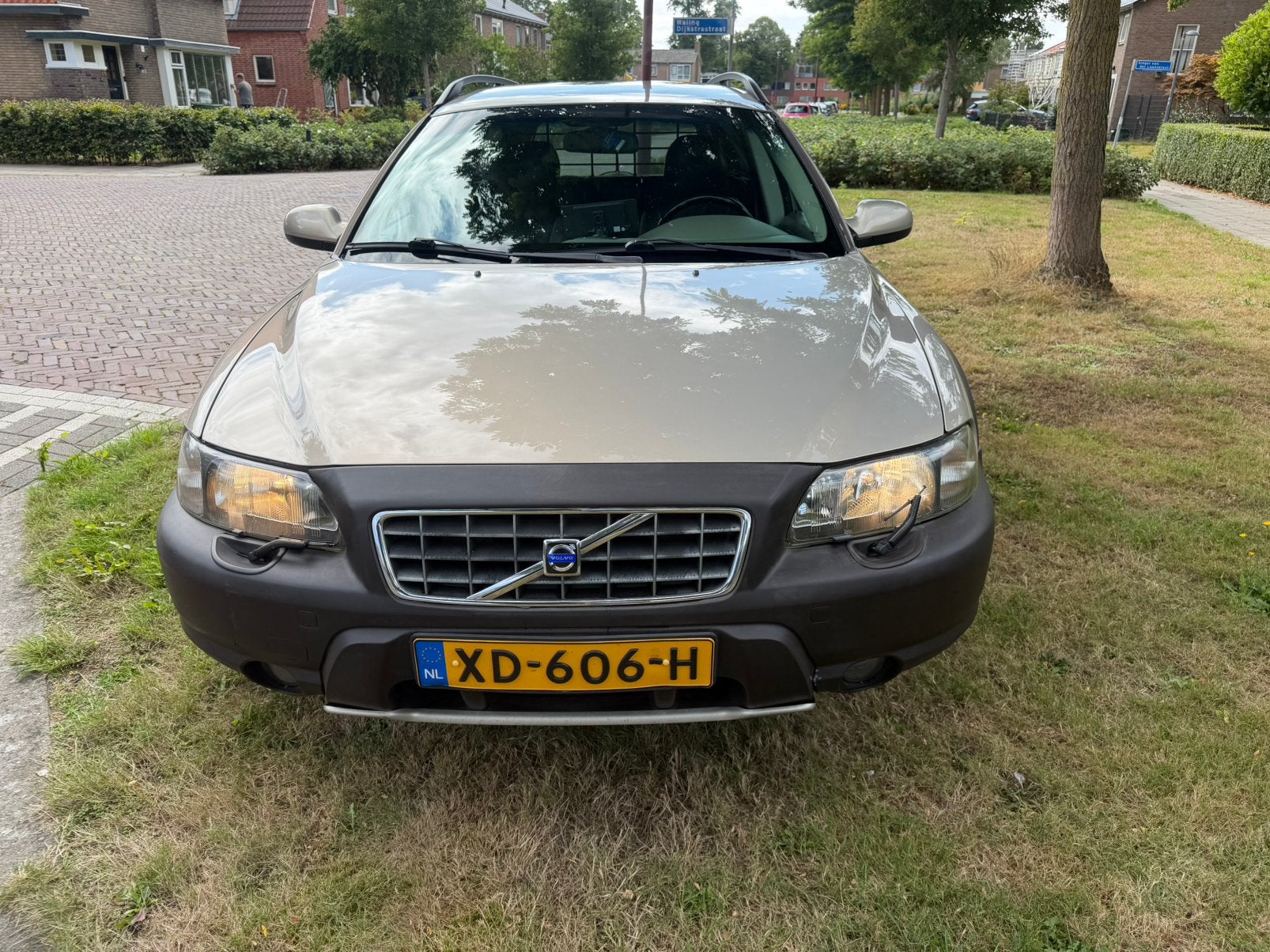 Volvo V70 2.4 T XC 4WD AUT 2001 Grijs, Automaat, 1800 kg, Overige kleuren, 1657 kg