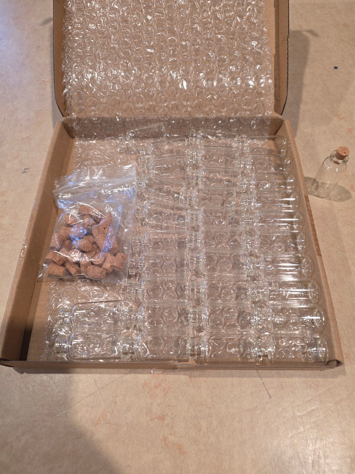 33 Miniatuur flesjes met kurk voor hobby en decoratie, Ophalen of Verzenden, Nieuw