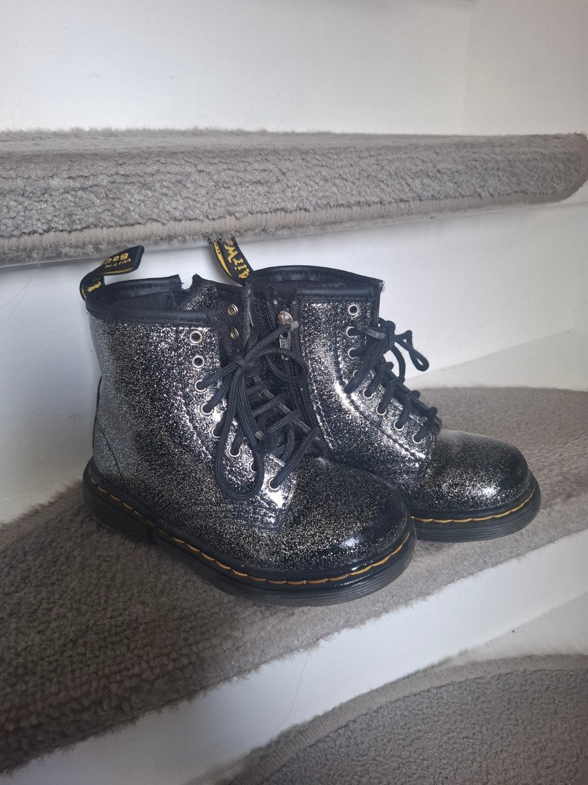Dr. Martens glitter laarzen maat 25, Dr. Martens, Gebruikt, Jongen of Meisje, Ophalen of Verzenden