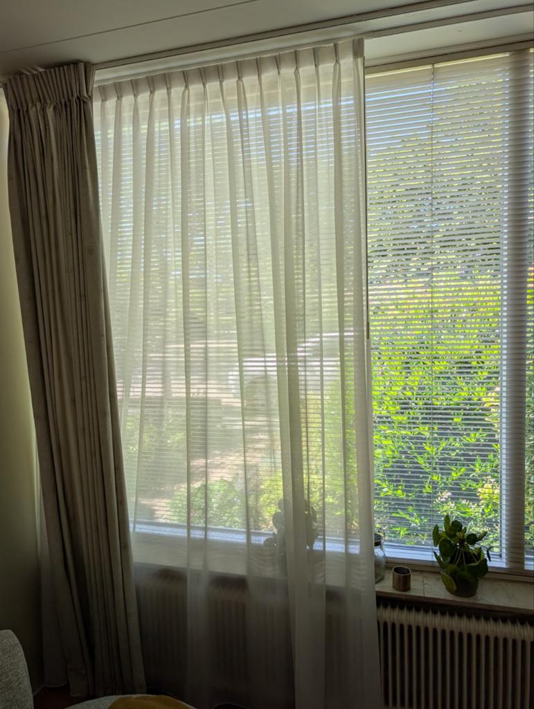 Lichtdoorlatende gordijnen en vitrage met plooien (setje 1), Ophalen, Gebruikt, Beige