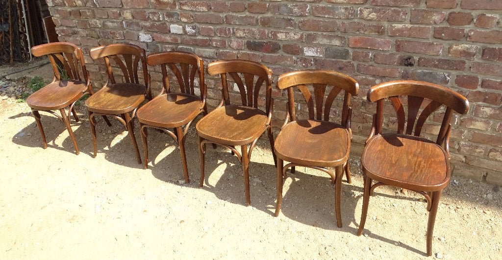 25 oude stoelen uit café cafestoelen, Ophalen