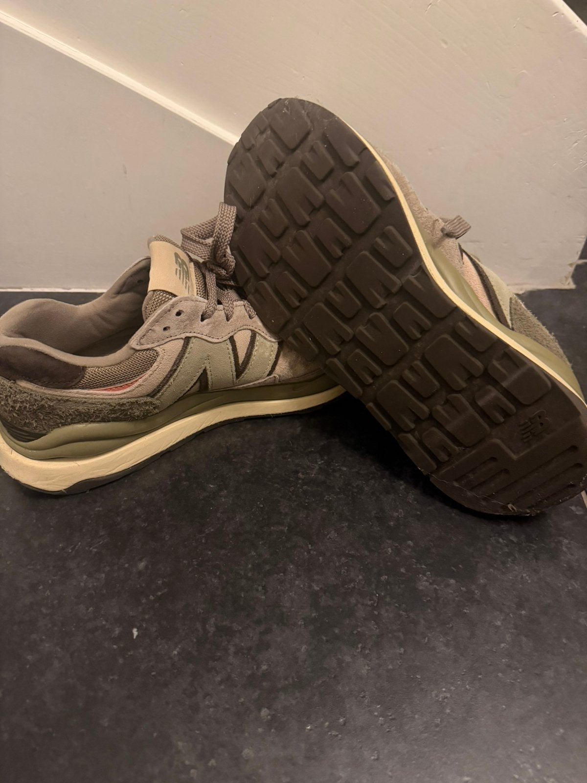 Taupe New Balance Lage Sneakers M5740 maat 43, Overige kleuren, Ophalen of Verzenden, Sneakers of Gympen, Zo goed als nieuw