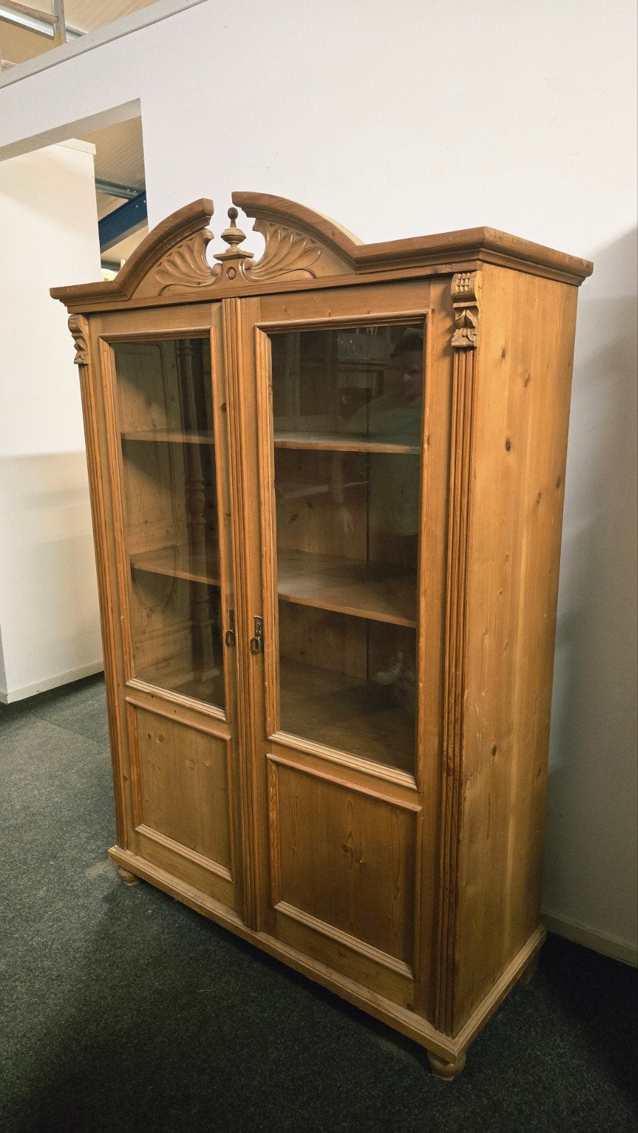 Antieke Grenen Houten Vitrinekast uit voorraad leverbaar!, Huis en Inrichting, Met deur(en), 100 tot 150 cm, Zo goed als nieuw
