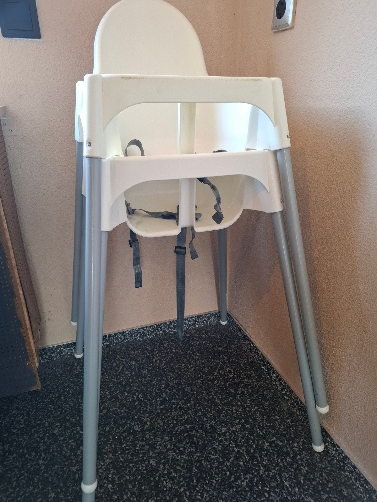 2x IKEA kinderstoel met riempje, wit, Ophalen, Gebruikt, Gordel(s)