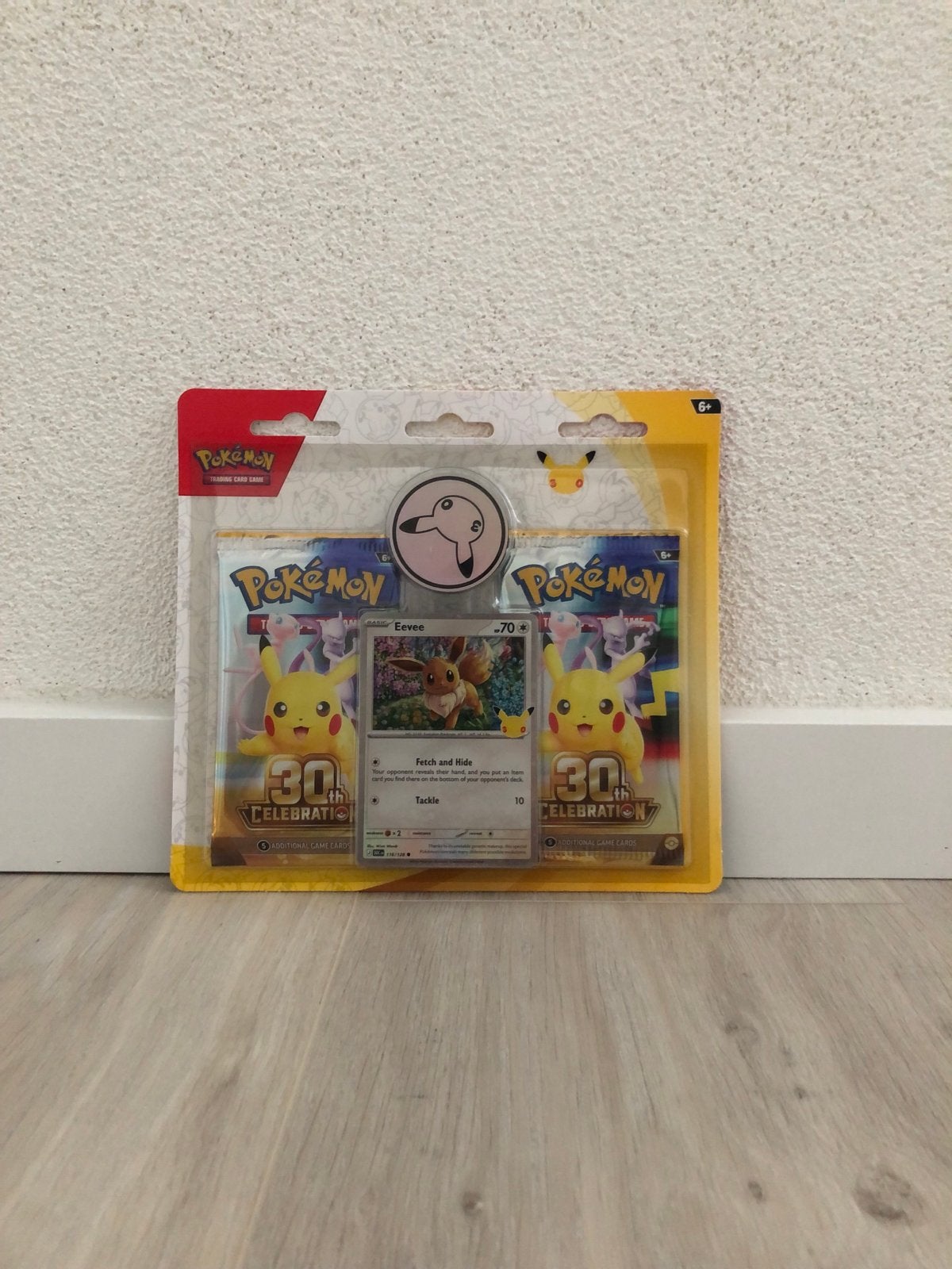 Pokémon TCG Celebrations Eevee Blister Pack, Ophalen of Verzenden, Nieuw, Booster