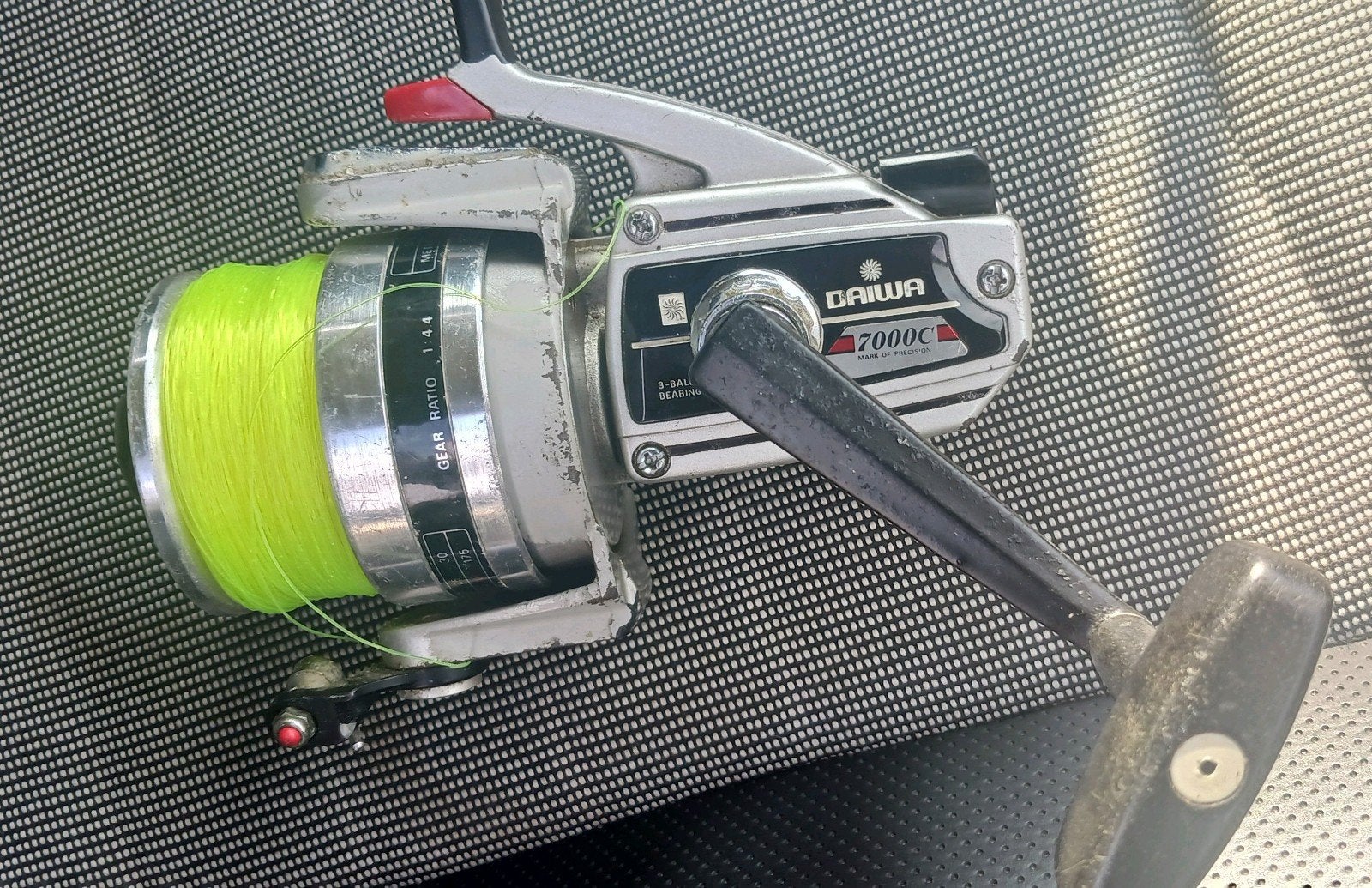 Daiwa 7000C Vismolen - Gebruikt maar functioneel, Ophalen of Verzenden
