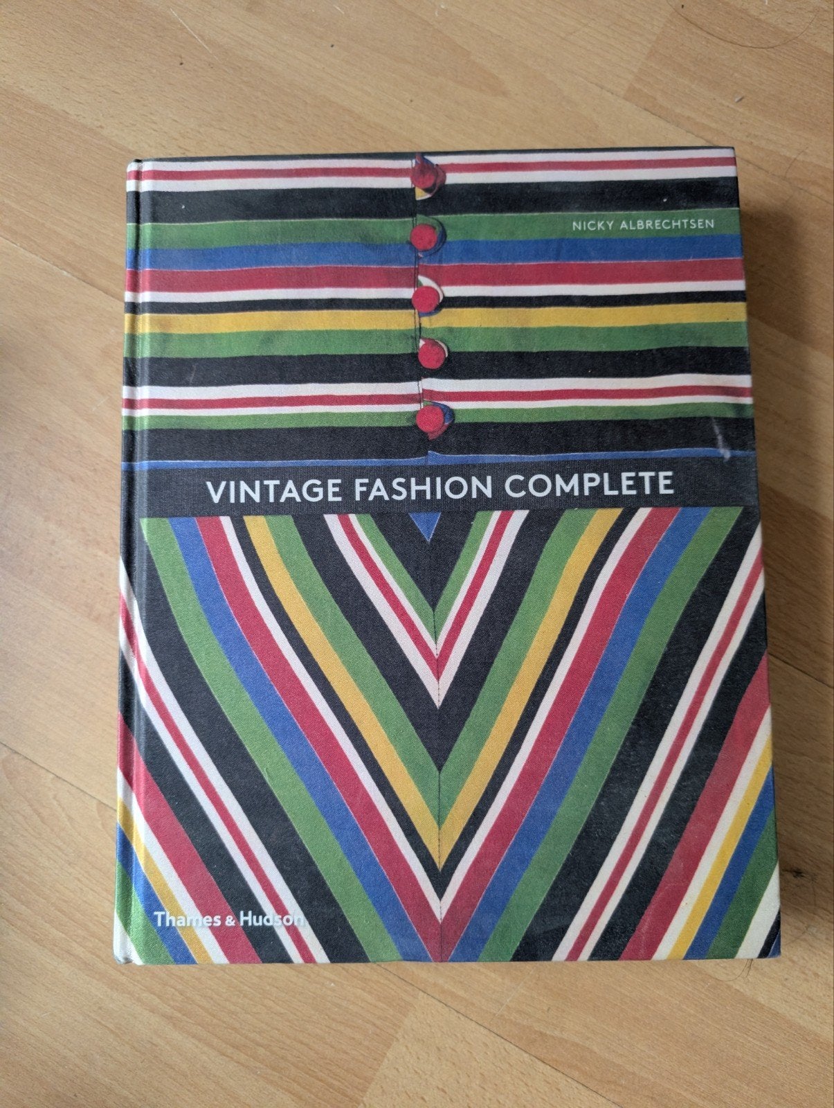 Vintage Fashion Complete - Koffietafelboek, Boeken, Mode, Ophalen of Verzenden, Zo goed als nieuw, Mode algemeen, Nicky Albrechtsen