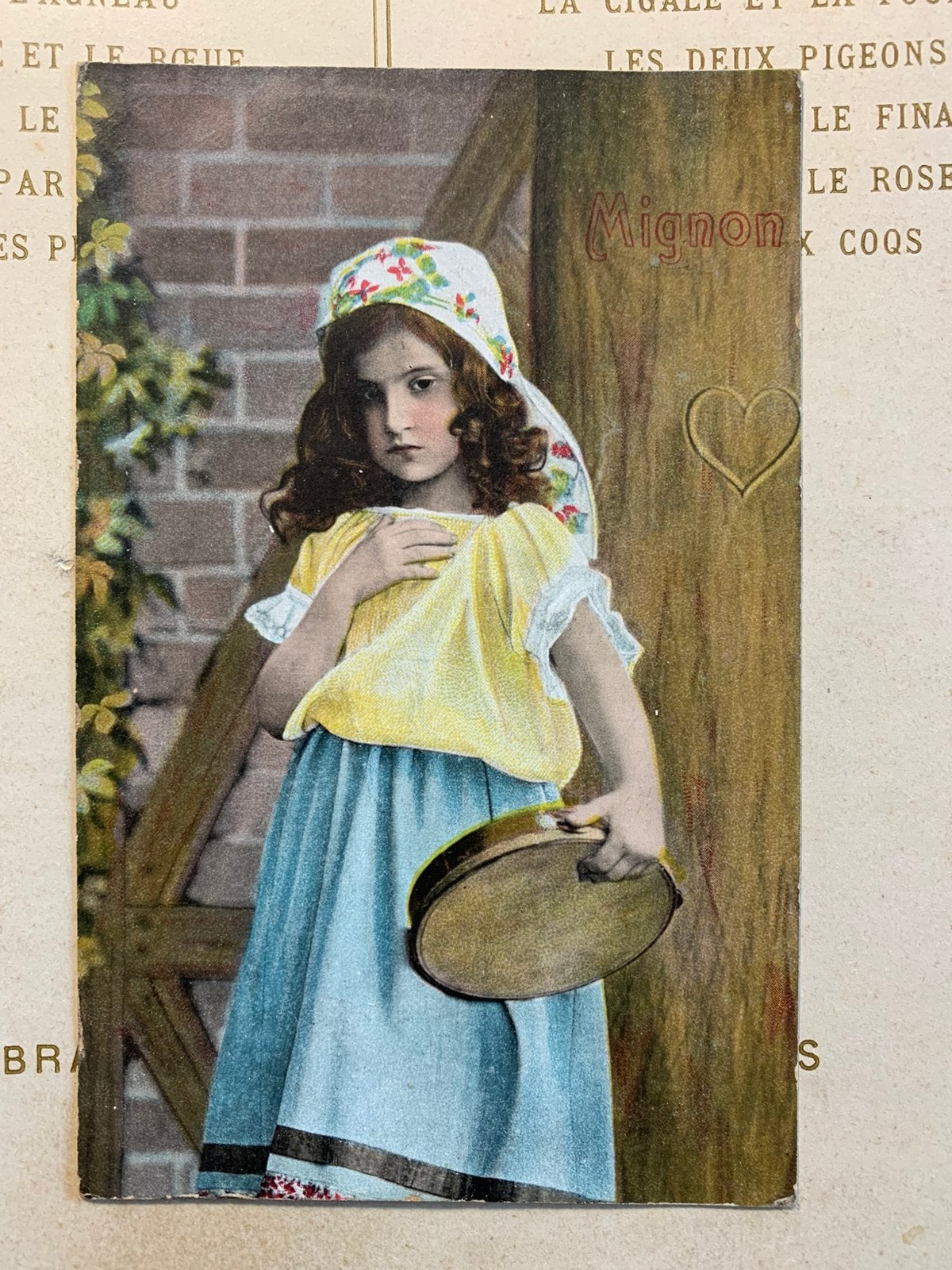 Mignon - meisje met lang haar en tamboerijn (MB), Ophalen of Verzenden, Voor 1920, Gelopen, Kinderen