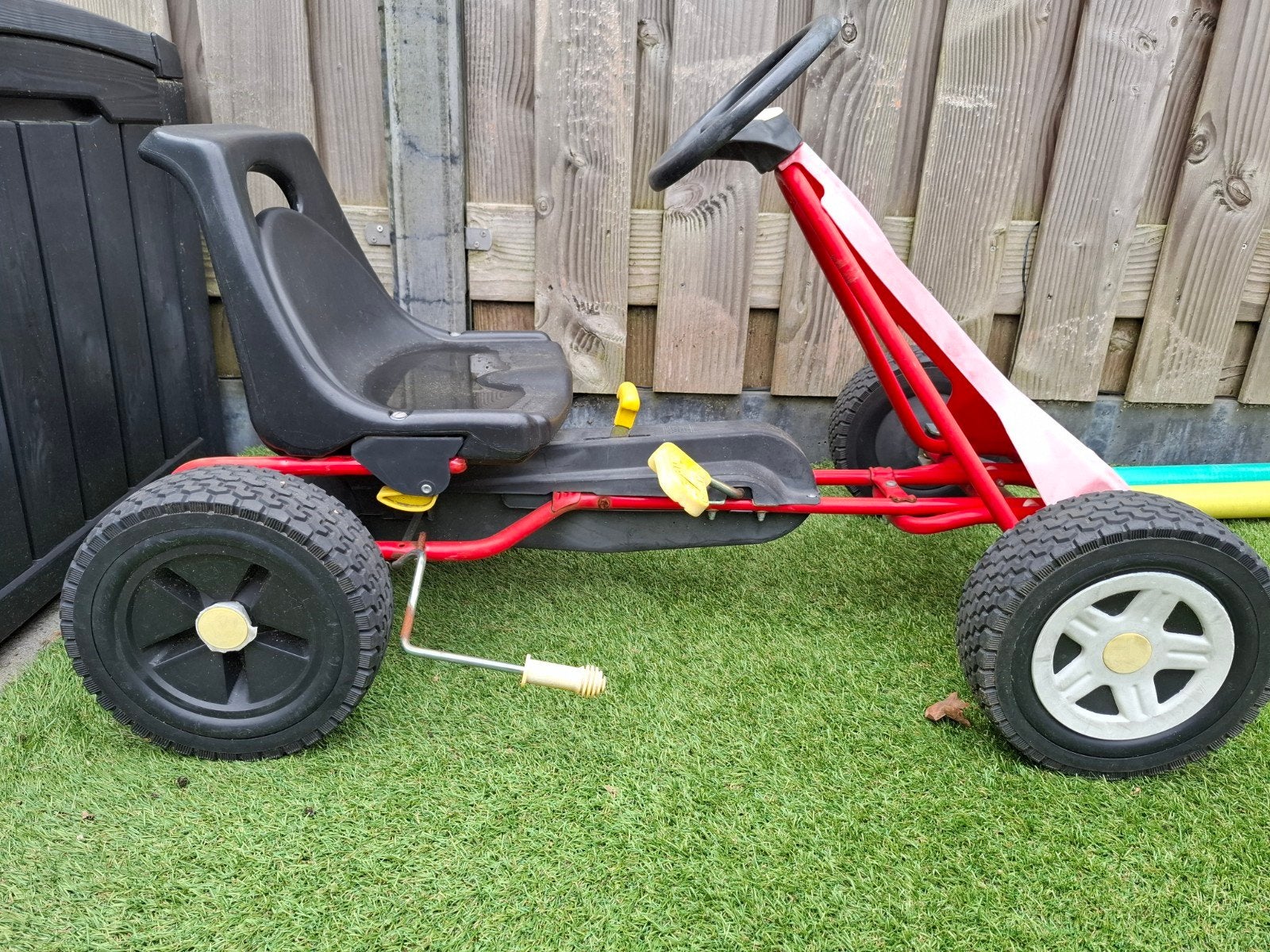 Originele Kettcar skelter, rood met zwart zitje, Ophalen, Gebruikt, Overige merken, Vrijloopautomaat