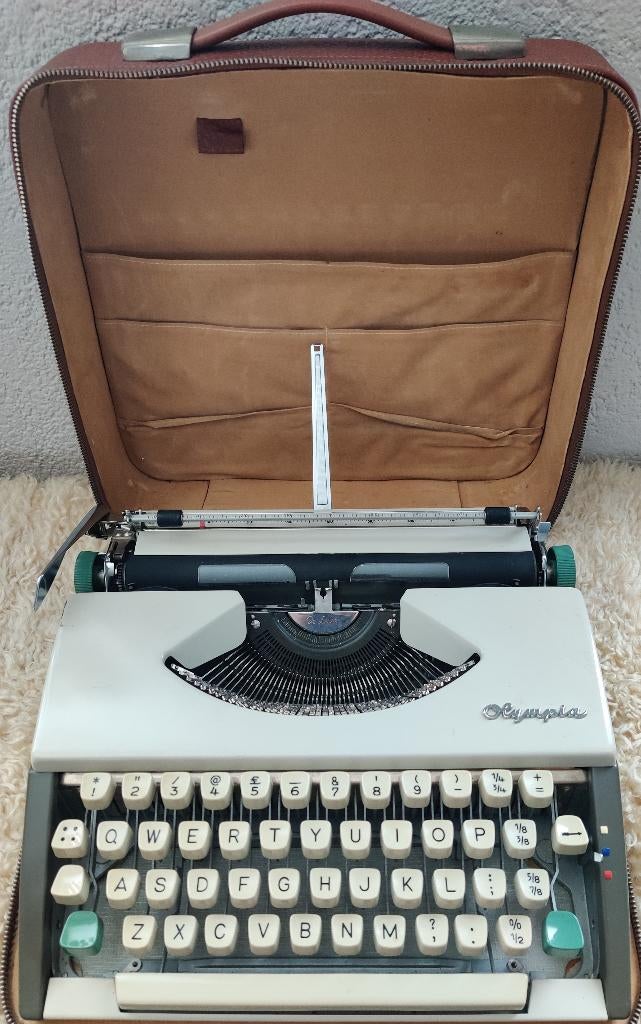 3x Typmachines Olympia De Luxe/ Scheid Egger/Remington, Diversen, Typemachines, Ophalen, Gebruikt