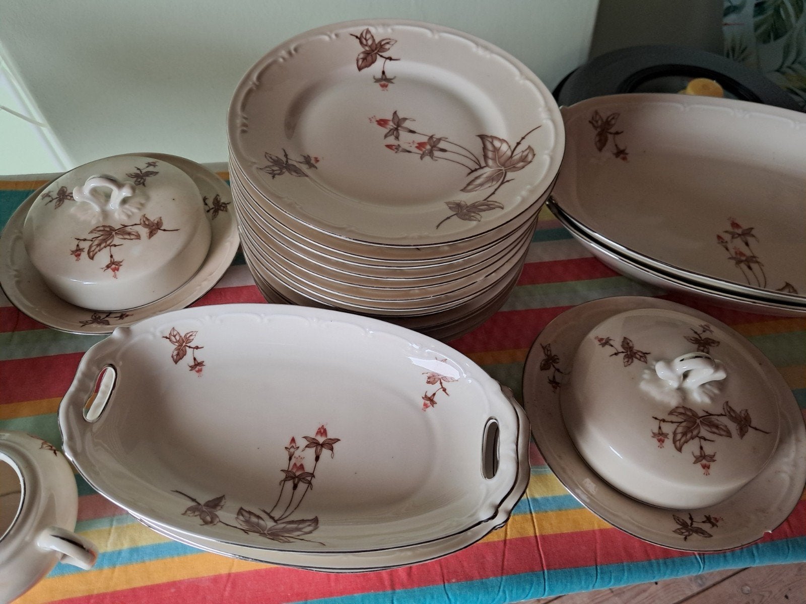 Mooi otbijtservies van zo'n 100 jaar oud voor 12 pers., Antiek en Kunst, Antiek | Servies compleet, Ophalen of Verzenden