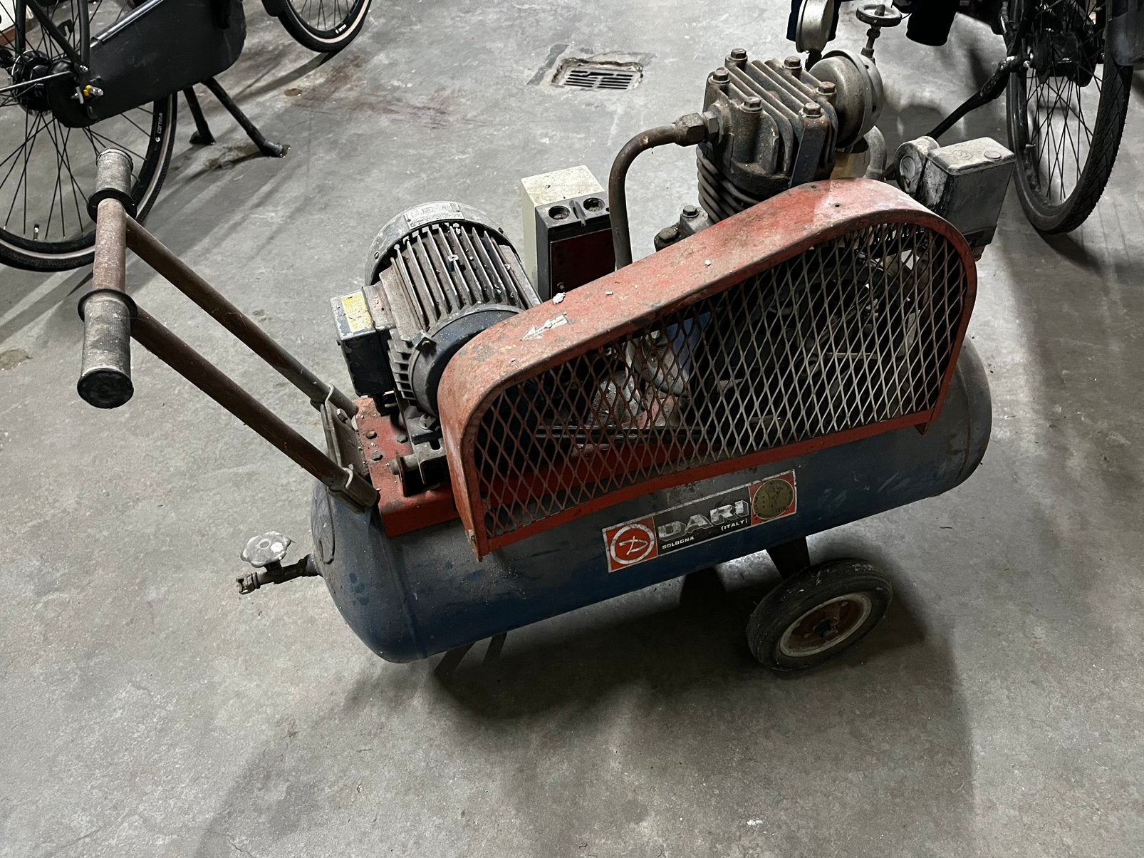 Compressor, 100 liter of meer, Ophalen, Gebruikt, Mobiel