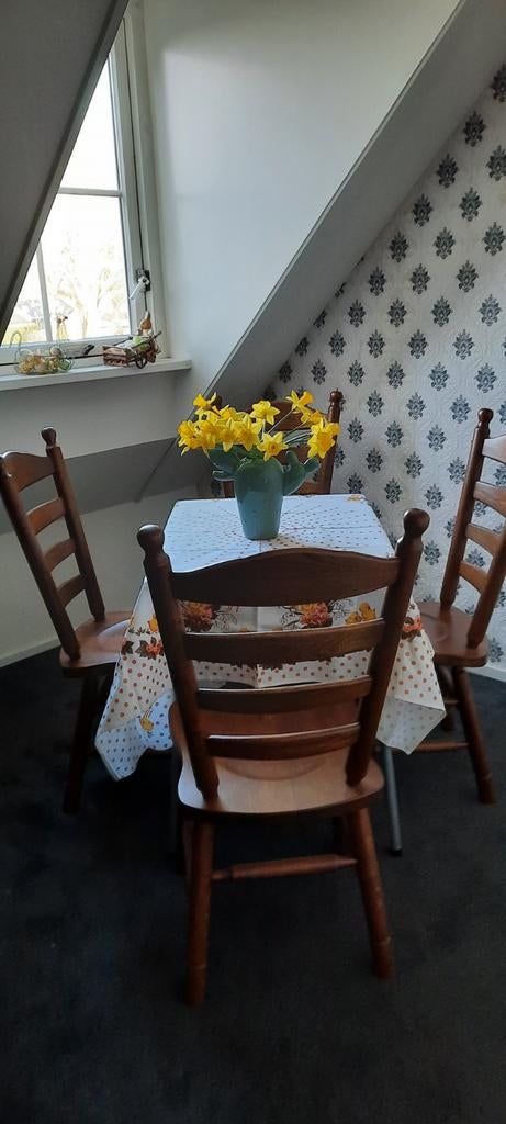 4 nieuwe  eiken geloogd Oisterwijk meubels eetkamerstoelen, Huis en Inrichting, Ophalen, Nieuw, Bruin