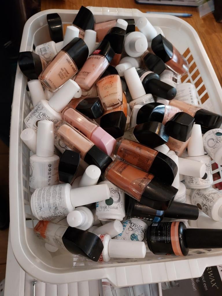Grote partij gellak / nagellak - +/-100 stuks ongeseald, Overige kleuren, Nieuw, Ophalen of Verzenden, Handen en Nagels