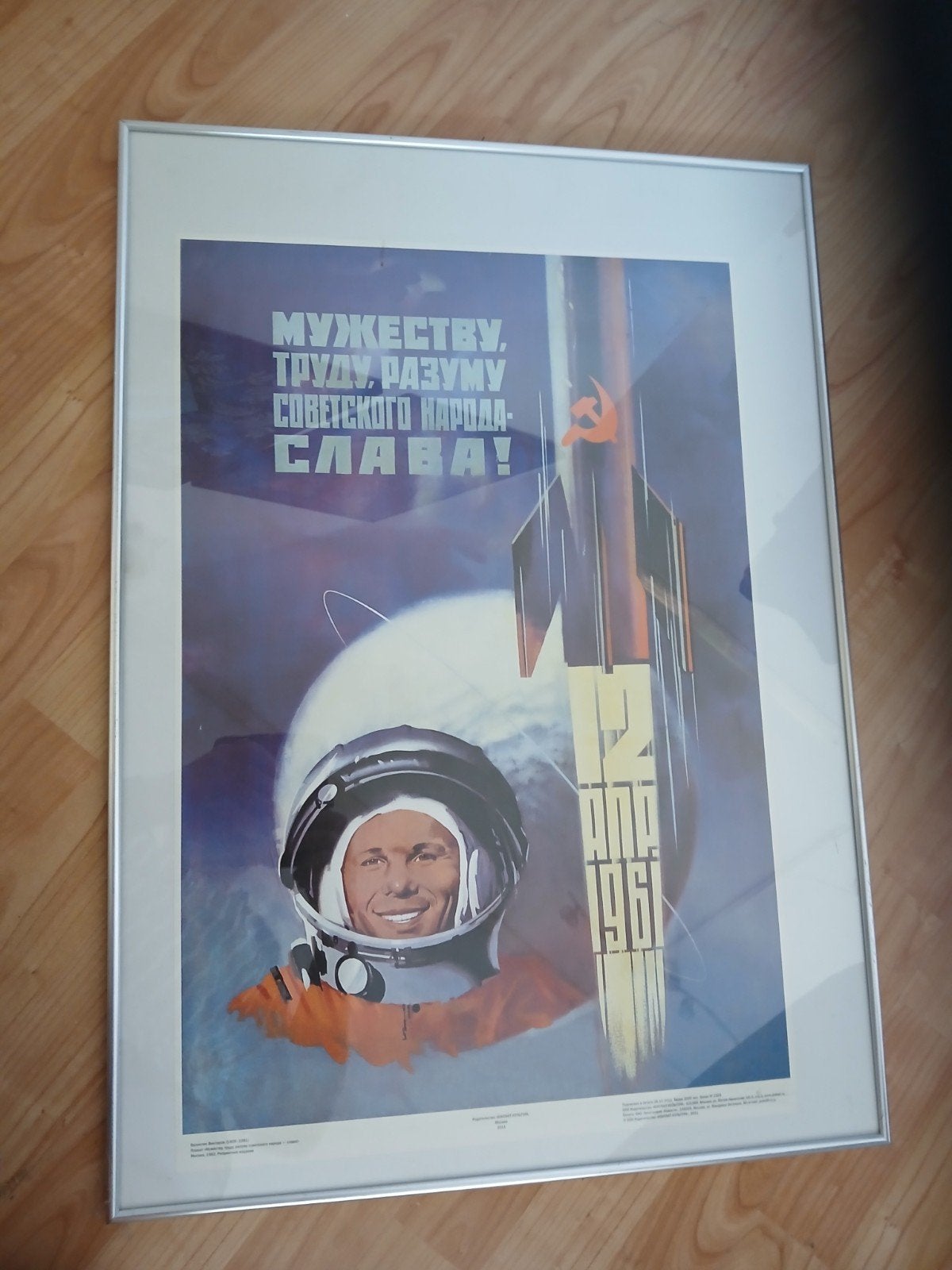 Vintage Sovjet Gagarin Ruimtevaart Poster met Lijst, Verzamelen, Posters, Gebruikt, Overige onderwerpen, A1 t/m A3, Rechthoekig Staand