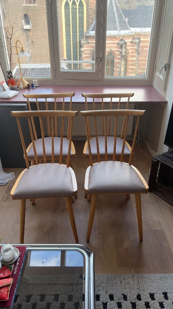 Vier Windsor eetkamerstoelen houten spijlen en lila leer, Ophalen, Gebruikt, Bruin, Vier