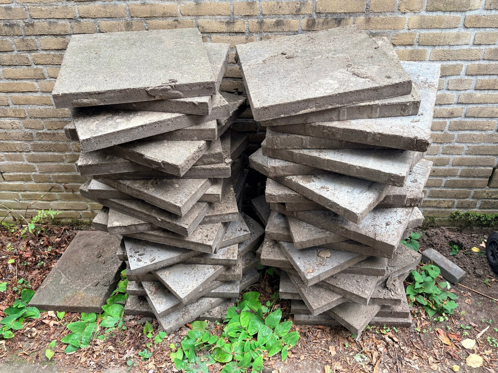 Gratis af te halen 40 grijze terrastegels 49,5 x 49,5 cm, Ophalen, Gebruikt, 10 m² of meer, Beton