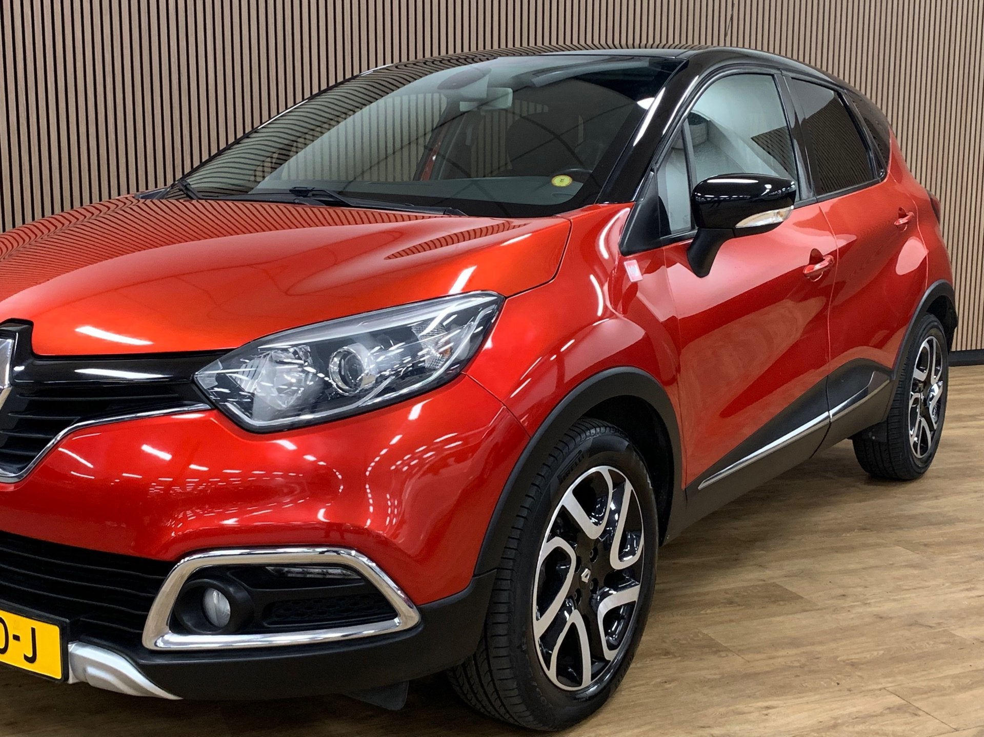 Renault Captur 1.2 TCe Helly Hansen|Automaat|36000KM|Navigat, Euro 5, Zwart, 4 cilinders, Parkeersensor