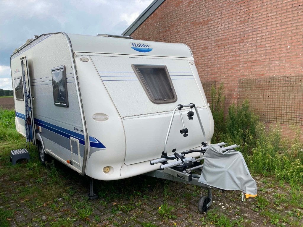 Hobby de Luxe easy 460, voortent en luifel, Vast bed, Rondzit, Hobby, Kachel